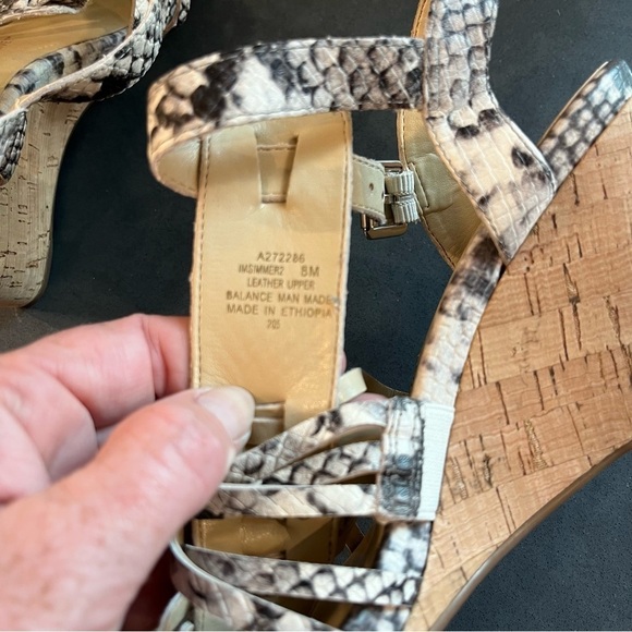 Isaac Mizrahi sz 8 Simmer2 snakeprint wedge sandals - Picture 8 of 16